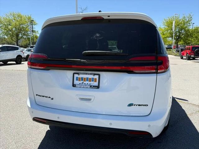 2024 Chrysler Pacifica Hybrid S Appearance Pkg