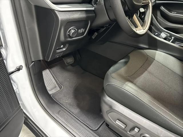 2026 Jeep Grand Cherokee L Altitude 4x4