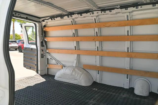 2022 GMC Savana Cargo RWD 2500 Regular Wheelbase Work Van