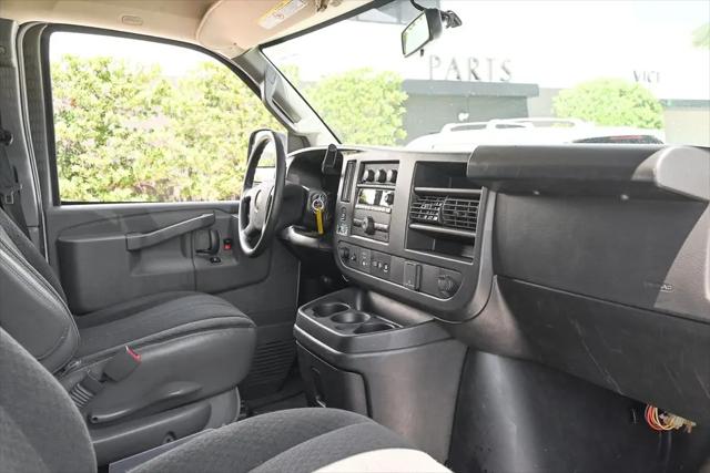 2022 GMC Savana Cargo RWD 2500 Regular Wheelbase Work Van