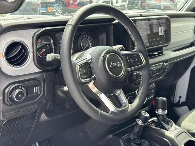 2025 Jeep Wrangler 4-Door Sahara 4x4