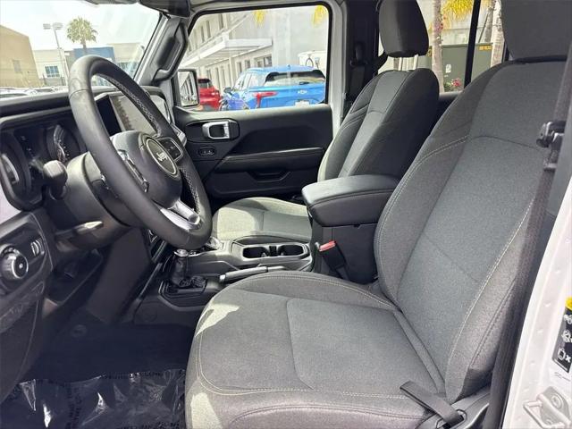 2025 Jeep Wrangler 4-Door Sahara 4x4