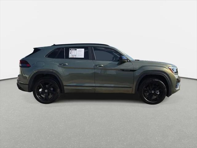 2025 Volkswagen Atlas Cross Sport 2.0T SEL R-Line Black