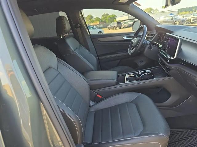 2025 Volkswagen Atlas Cross Sport 2.0T SEL R-Line Black