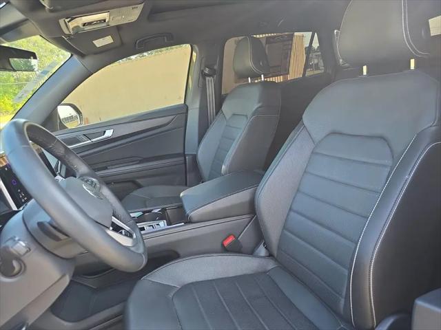 2025 Volkswagen Atlas Cross Sport 2.0T SEL R-Line Black