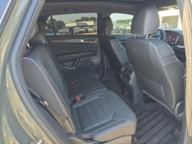 2025 Volkswagen Atlas Cross Sport 2.0T SEL R-Line Black