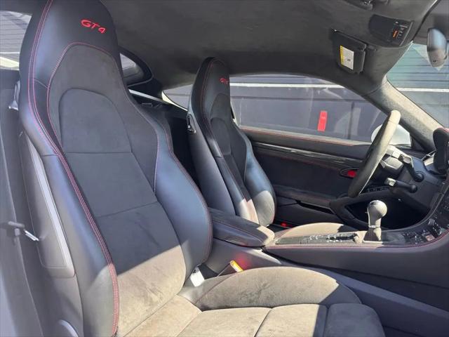 2022 Porsche 718 Cayman GT4