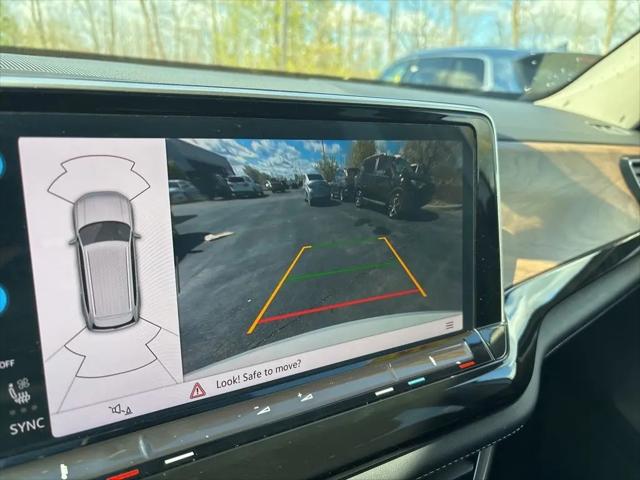 2025 Volkswagen Atlas 2.0T SE w/Technology