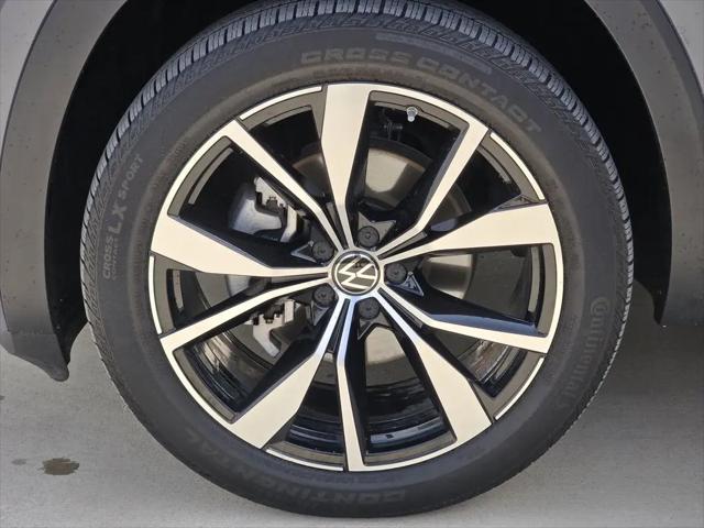 2025 Volkswagen Atlas Cross Sport 2.0T SEL Premium R-Line