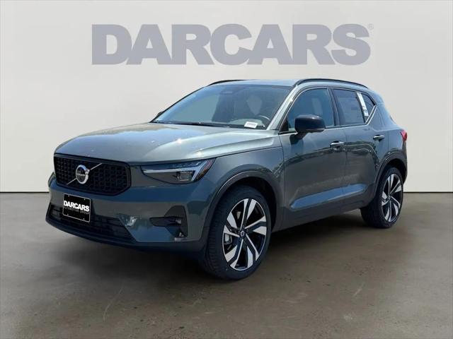 2026 Volvo XC40 Ultra, B5 AWD Gas (mild hybrid), Dark