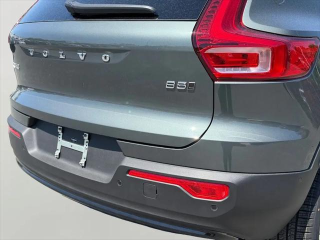 2026 Volvo XC40 Ultra, B5 AWD Gas (mild hybrid), Dark