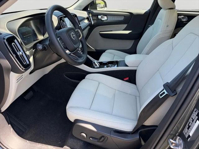 2026 Volvo XC40 Ultra, B5 AWD Gas (mild hybrid), Dark