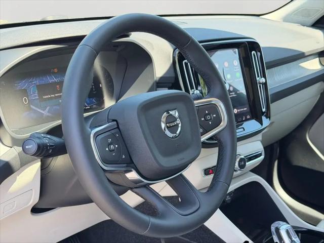 2026 Volvo XC40 Ultra, B5 AWD Gas (mild hybrid), Dark