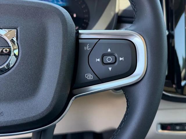 2026 Volvo XC40 Ultra, B5 AWD Gas (mild hybrid), Dark