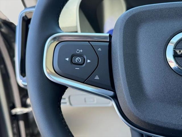 2026 Volvo XC40 Ultra, B5 AWD Gas (mild hybrid), Dark