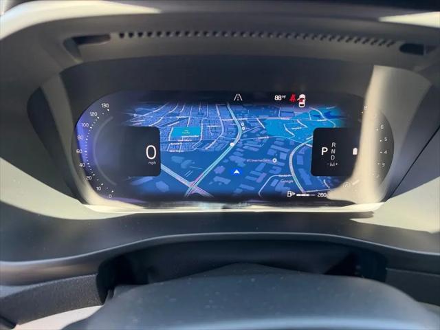 2026 Volvo XC40 Ultra, B5 AWD Gas (mild hybrid), Dark