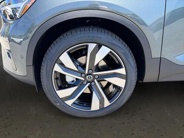 2026 Volvo XC40 Ultra, B5 AWD Gas (mild hybrid), Dark