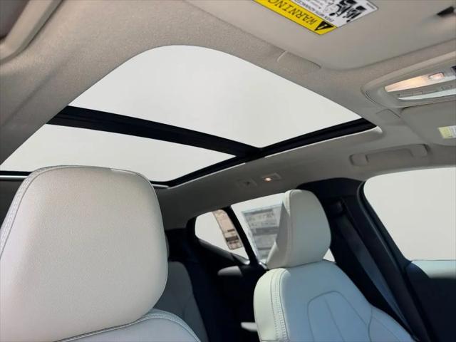 2026 Volvo XC40 Ultra, B5 AWD Gas (mild hybrid), Dark