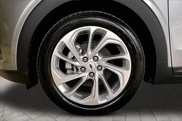 2027 Chevrolet Bolt LT FWD