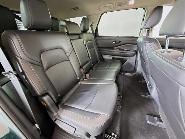 2025 Nissan Pathfinder SL 4WD