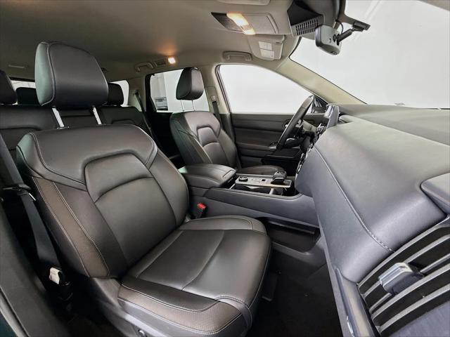 2025 Nissan Pathfinder SL 4WD