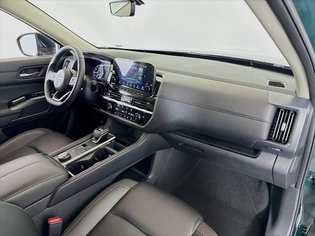 2025 Nissan Pathfinder SL 4WD