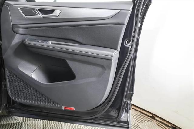 2026 Volkswagen Atlas Cross Sport SE with Technology