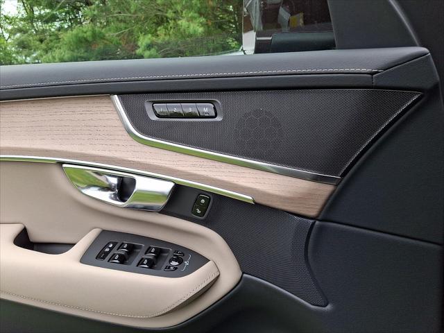 2026 Volvo XC90 Plug-In Hybrid Plus, T8 AWD, Electric/Gasoline, Bright, 7 Seats