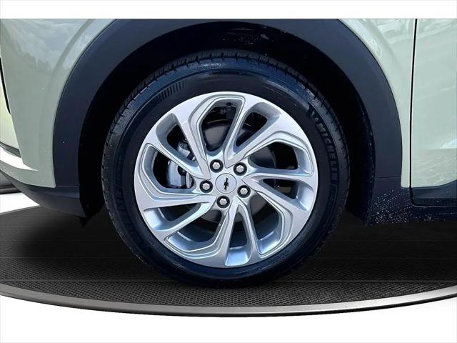2027 Chevrolet Bolt LT FWD