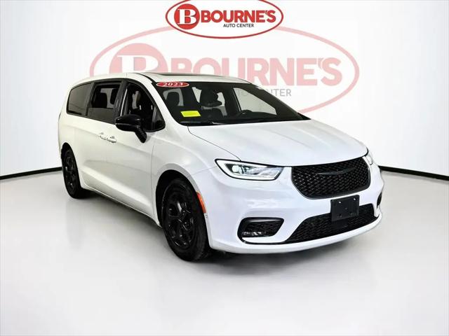 2023 Chrysler Pacifica Hybrid Limited for sale in Easton, MA
