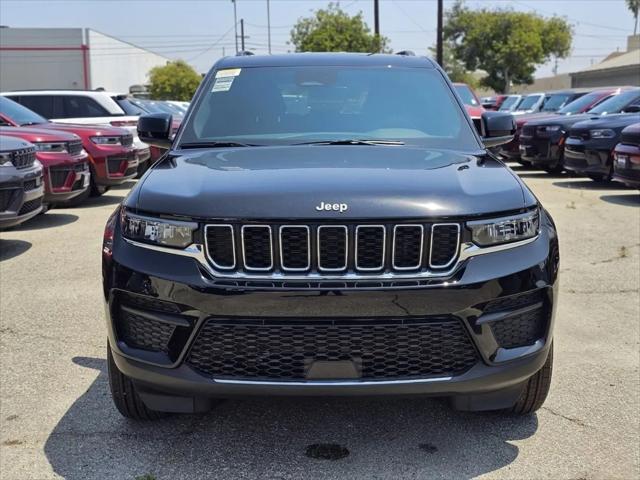 2026 Jeep Grand Cherokee Laredo 4x2