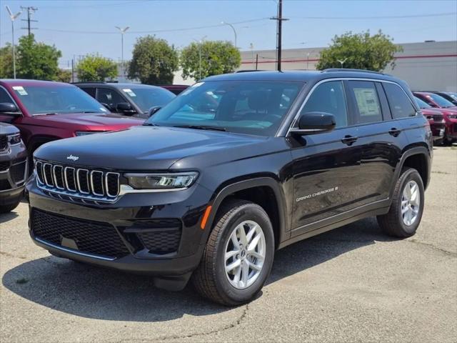 2026 Jeep Grand Cherokee Laredo 4x2