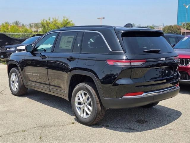 2026 Jeep Grand Cherokee Laredo 4x2