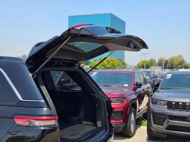 2026 Jeep Grand Cherokee Laredo 4x2