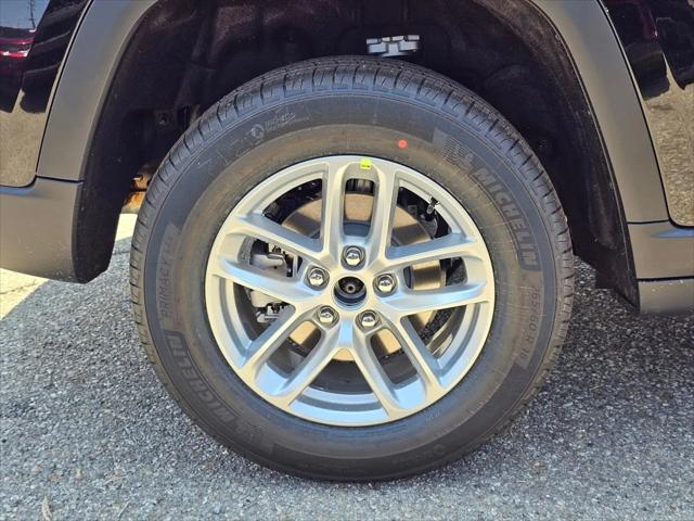2026 Jeep Grand Cherokee Laredo 4x2