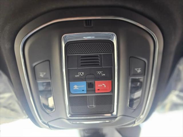 2026 Jeep Grand Cherokee Laredo 4x2