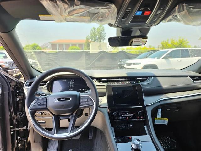 2026 Jeep Grand Cherokee Laredo 4x2