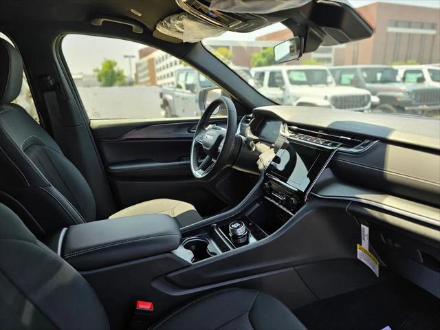 2026 Jeep Grand Cherokee Laredo 4x2
