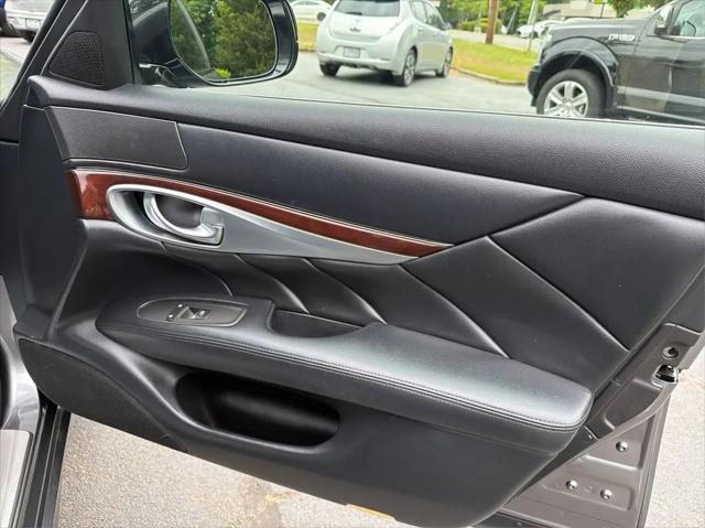 2015 INFINITI Q70 3.7