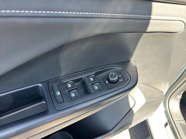2026 Volkswagen Taos SE Black