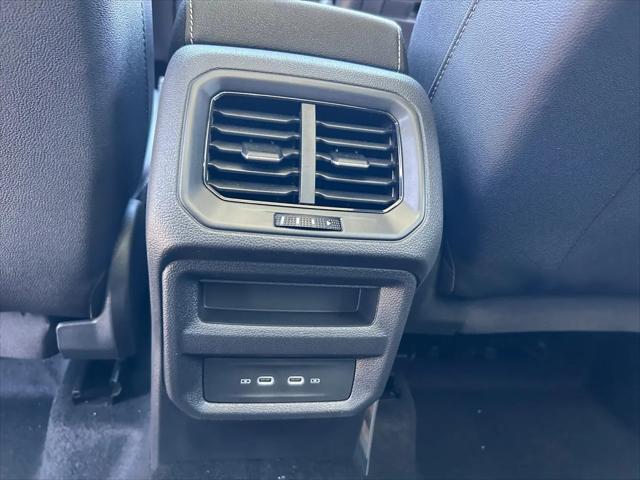 2026 Volkswagen Taos SE Black
