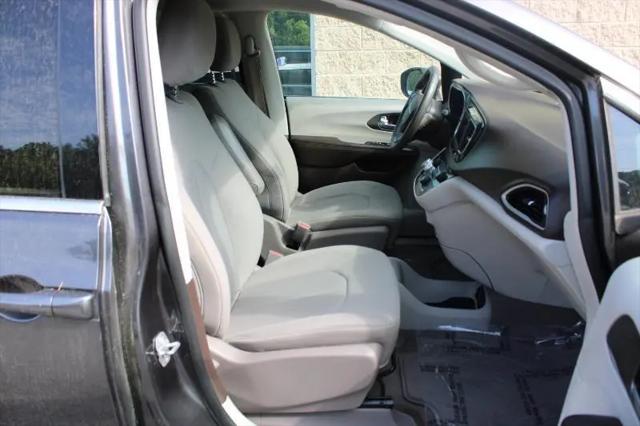 2020 Chrysler Voyager LX