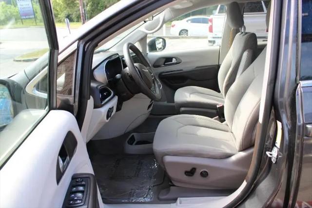 2020 Chrysler Voyager LX
