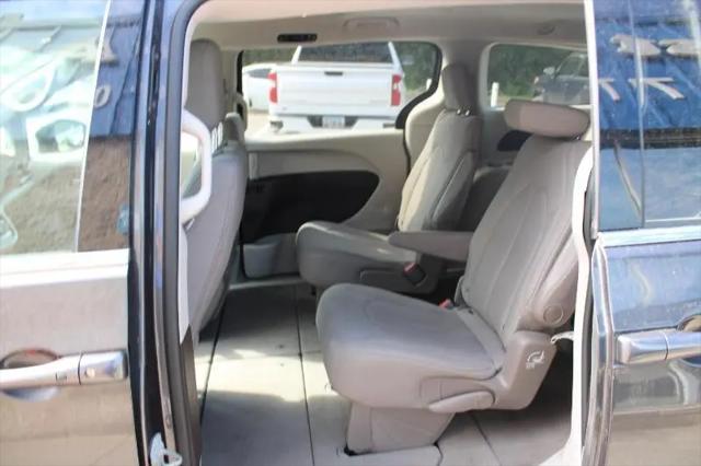 2020 Chrysler Voyager LX