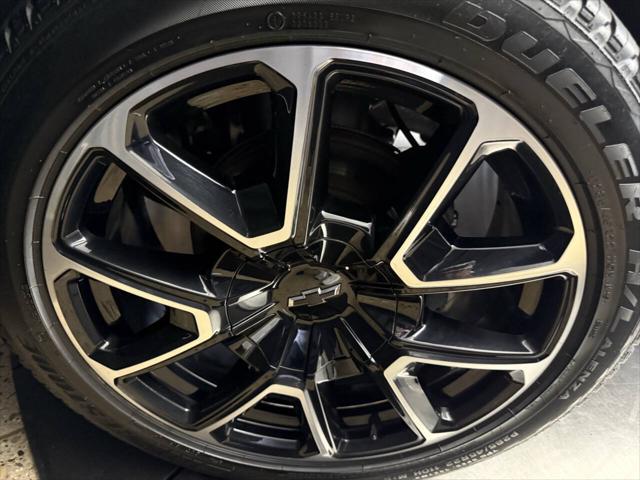 2022 Chevrolet Suburban 4WD RST