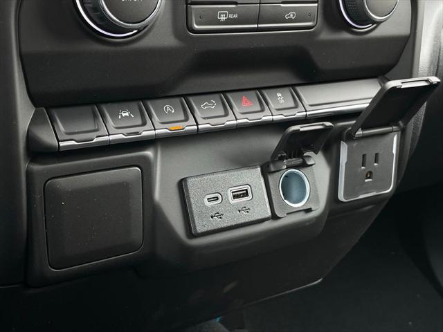 2026 Chevrolet Silverado 1500 4WD Crew Cab Short Bed Custom