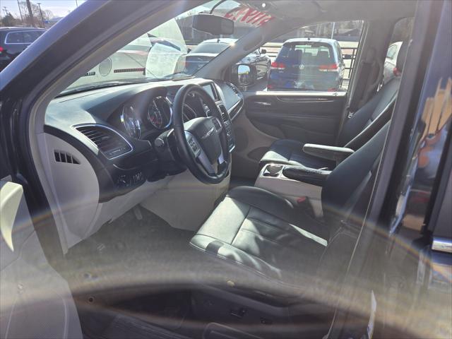 2016 Chrysler Town & Country Touring