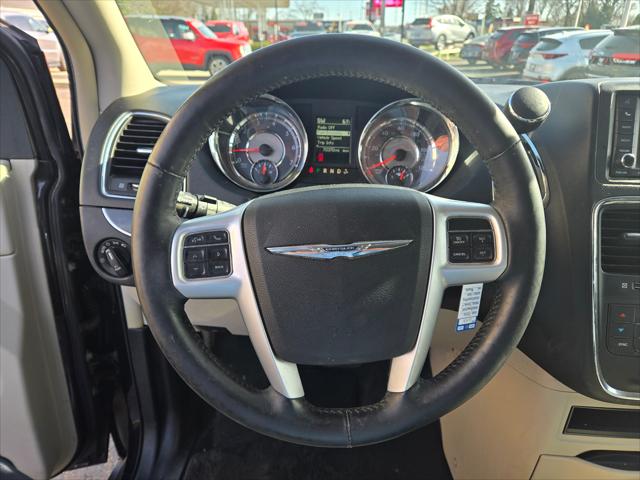 2016 Chrysler Town & Country Touring