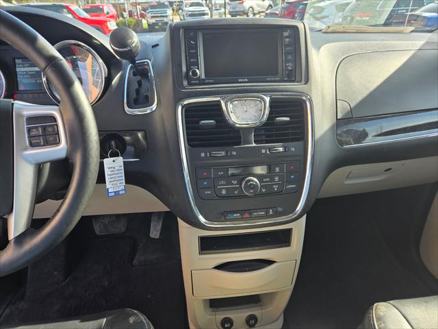 2016 Chrysler Town & Country Touring