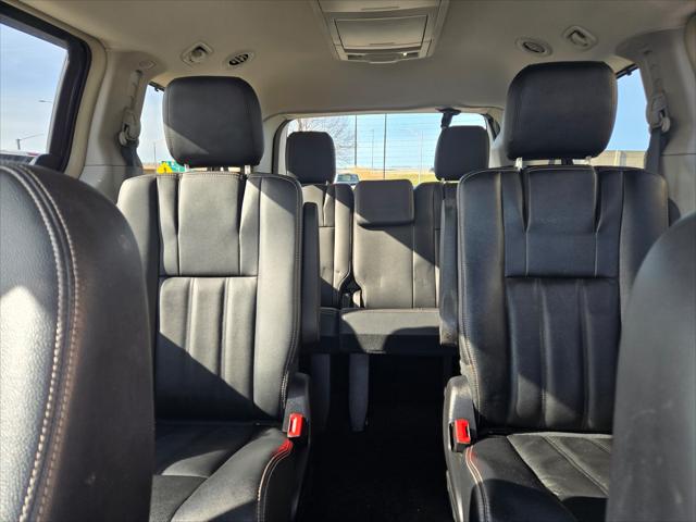 2016 Chrysler Town & Country Touring